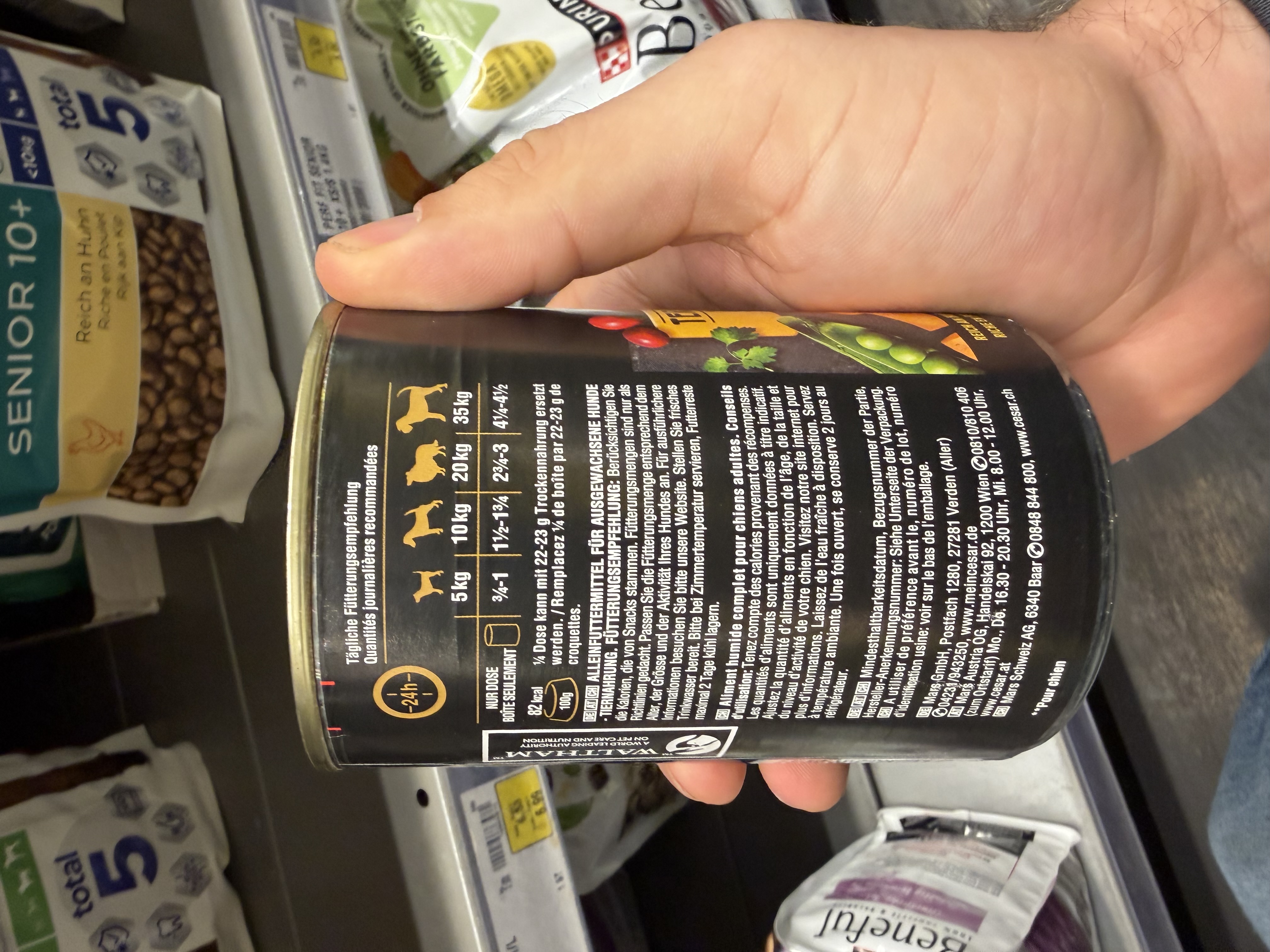 Cesar Natural Goodness Terrine Reich an Huhn, garniert mit Süßkartoffeln, Erbsen und Cranberry – Ansicht 3