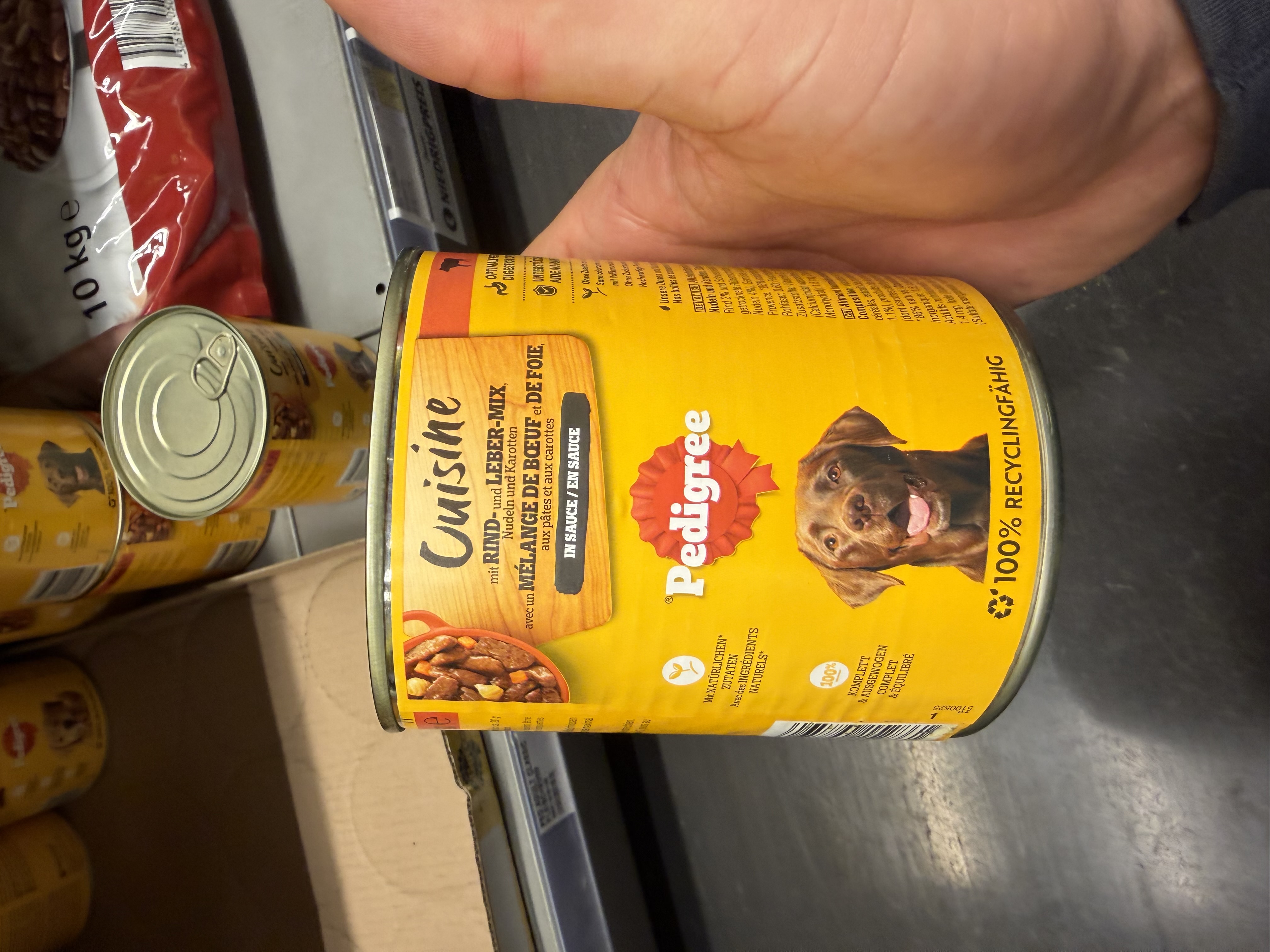 Pedigree Cuisine mit Rind- und Leber-Mix, Nudeln und Karotten in Sauce